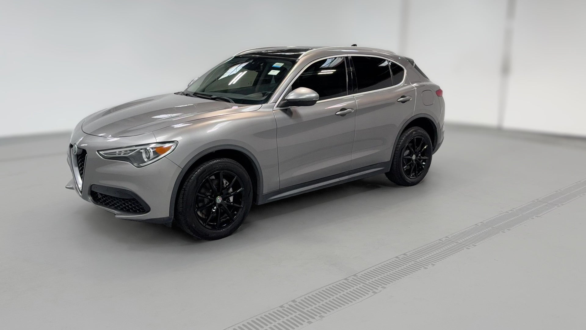 2018 Alfa Romeo Stelvio vehicle photo