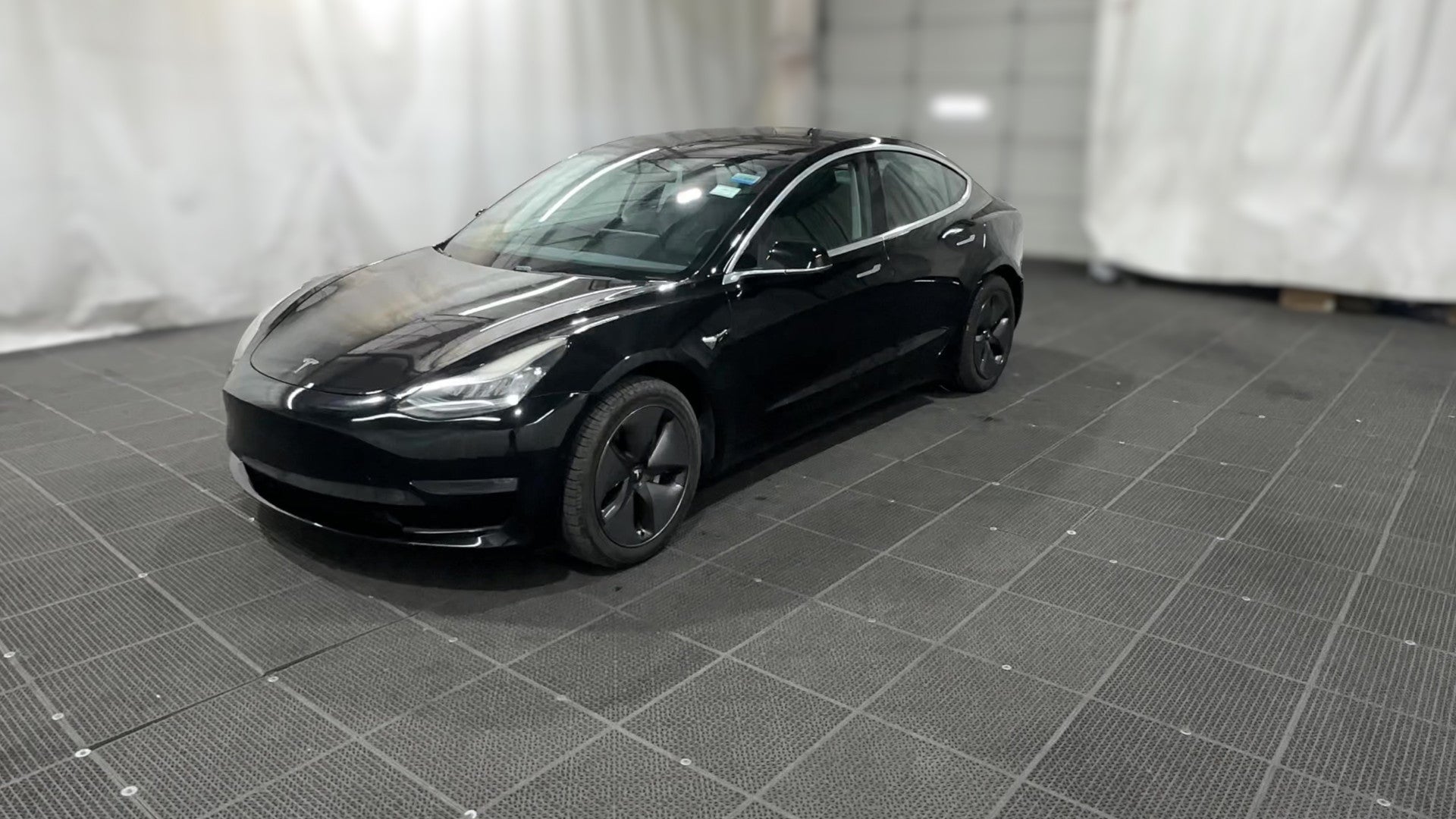 2019 Tesla Model 3 vehicle photo