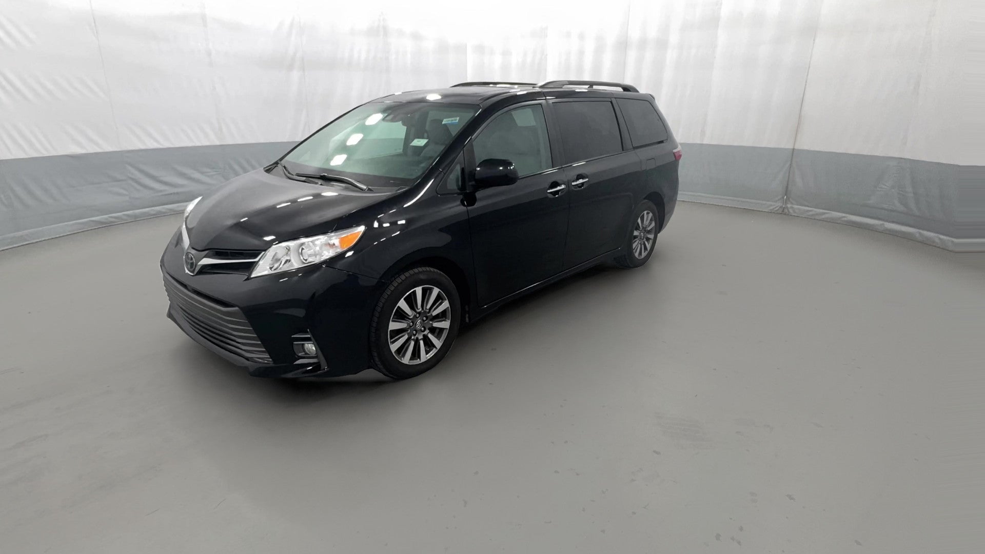 2020 Toyota Sienna vehicle photo