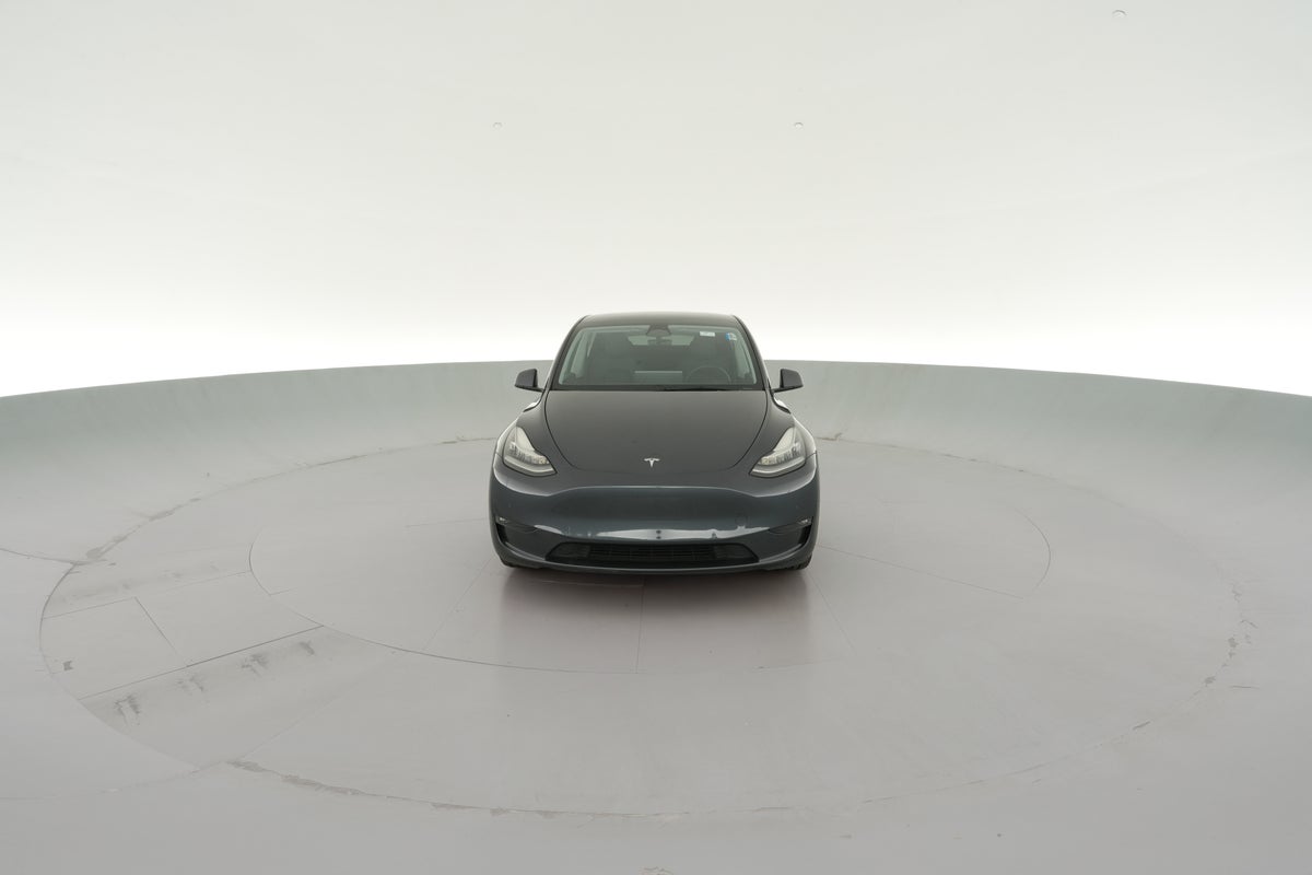 2022 Tesla Model Y Long Range All-Wheel Drive in Midnight Silver Metallic — 360° view 1