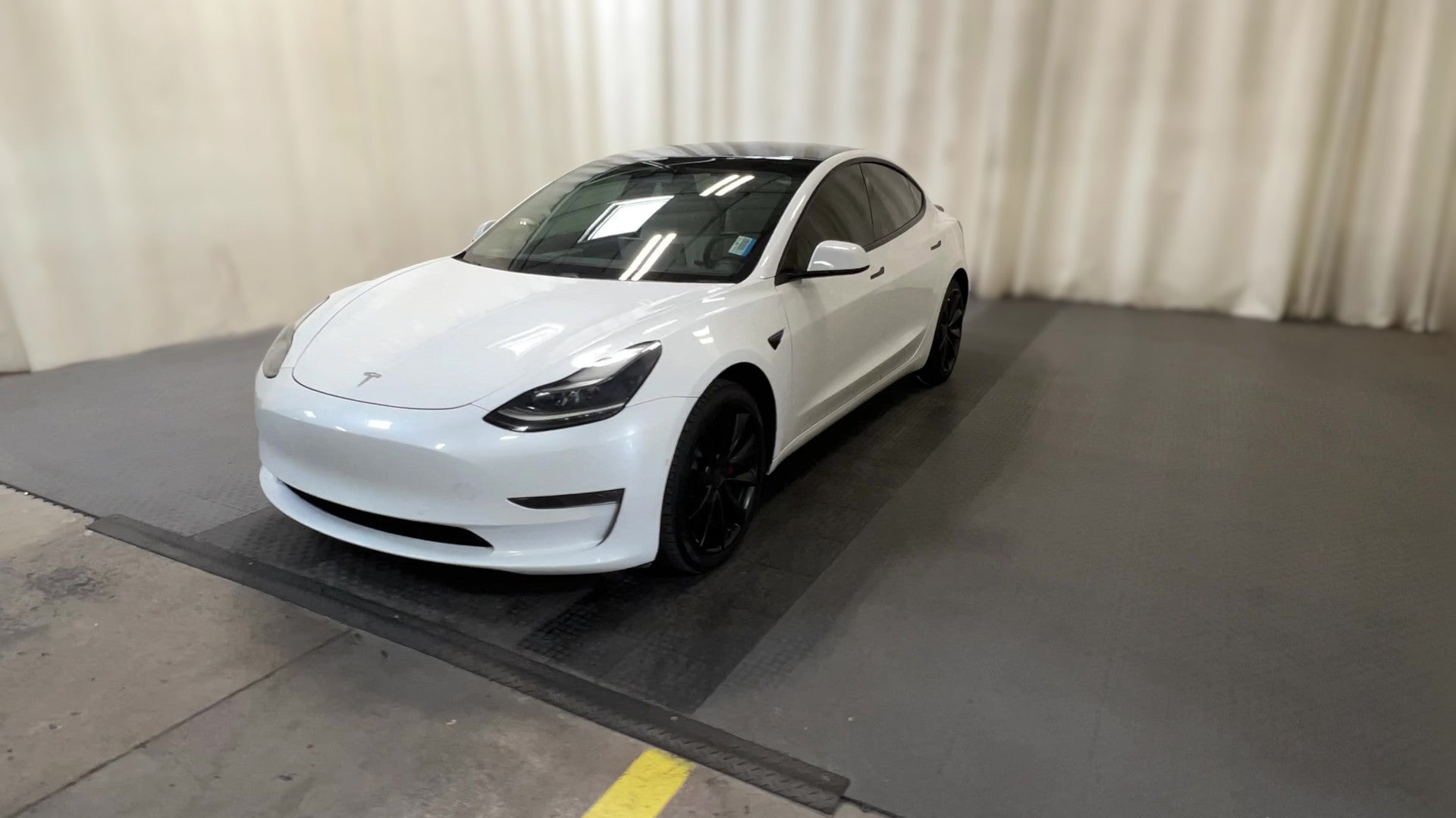 2021 Tesla Model 3 vehicle photo