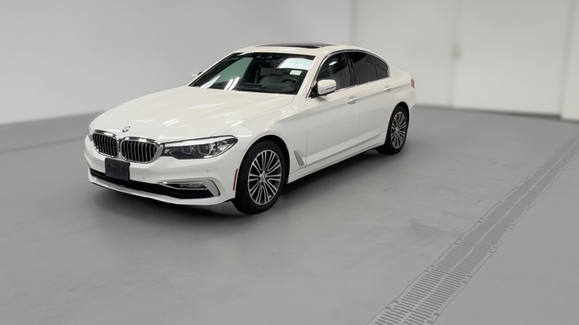 2017 BMW 5 Series vehicle photo