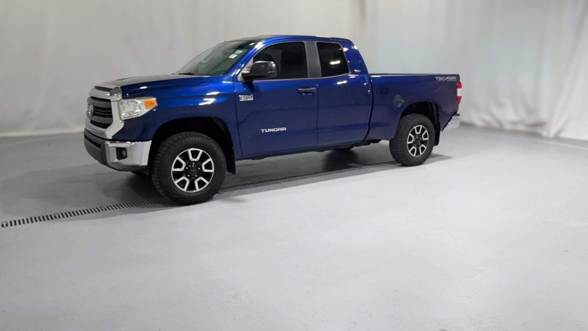 2014 Toyota Tundra Double Cab vehicle photo