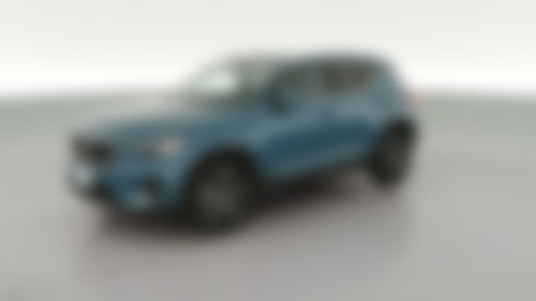 2024 Volvo XC40 vehicle photo