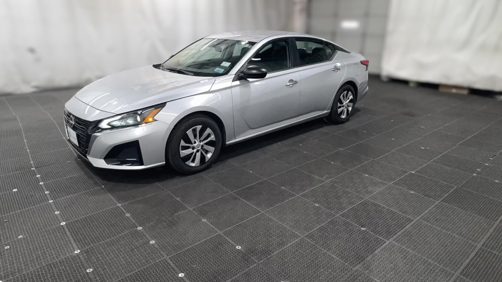 2024 Nissan Altima vehicle photo