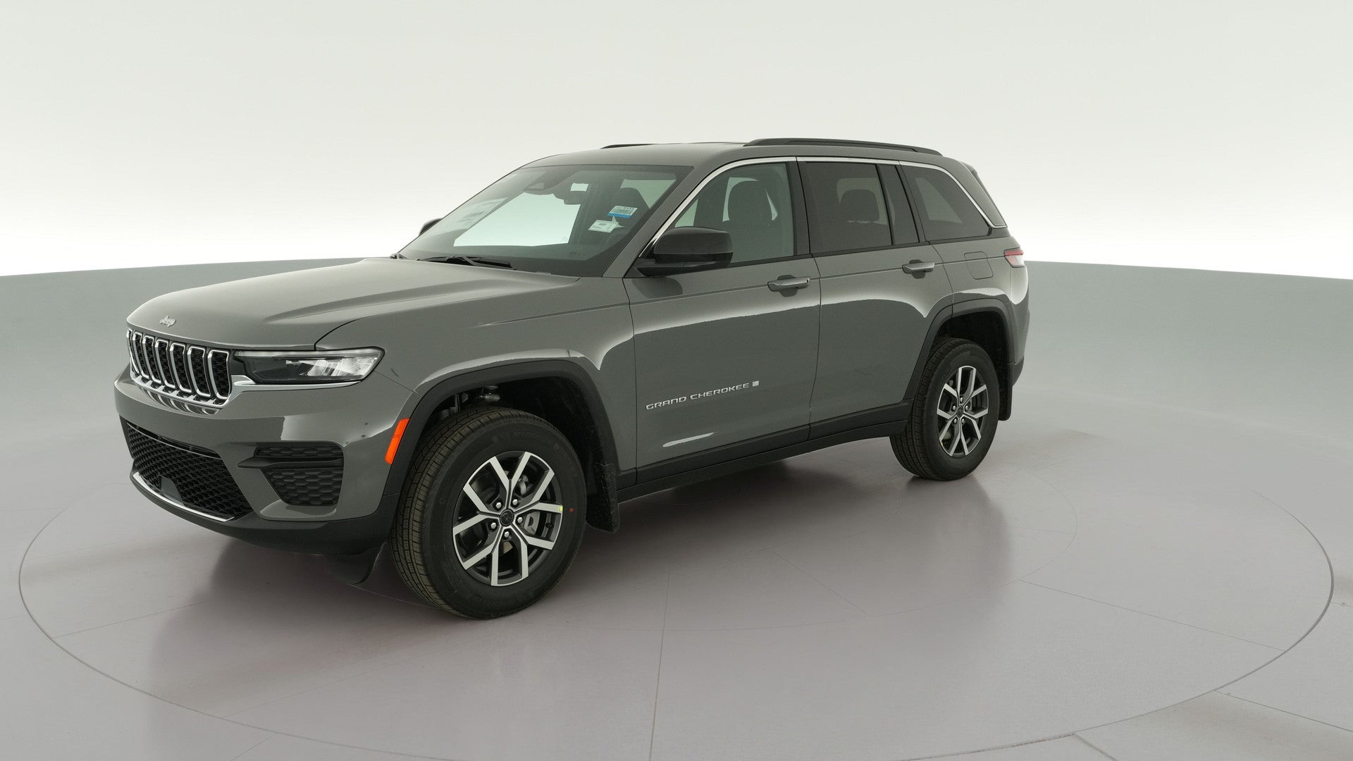 2027 Jeep Grand Cherokee vehicle photo