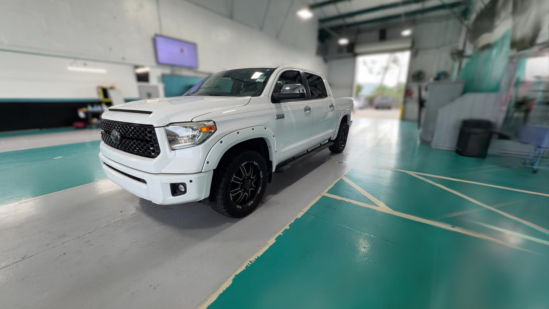 2018 Toyota Tundra CrewMax vehicle photo
