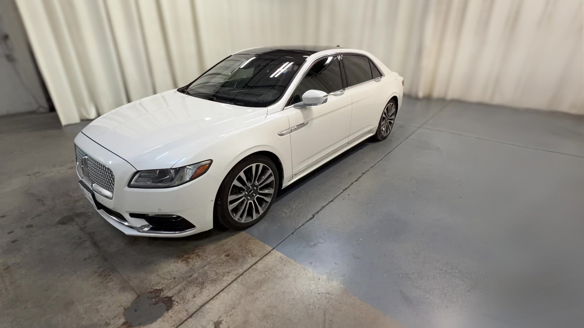 2018 Lincoln Continental vehicle photo