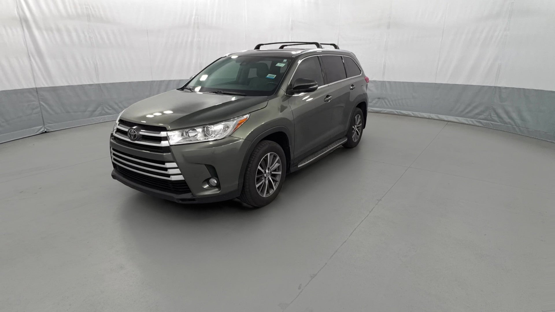 2019 Toyota Highlander vehicle photo