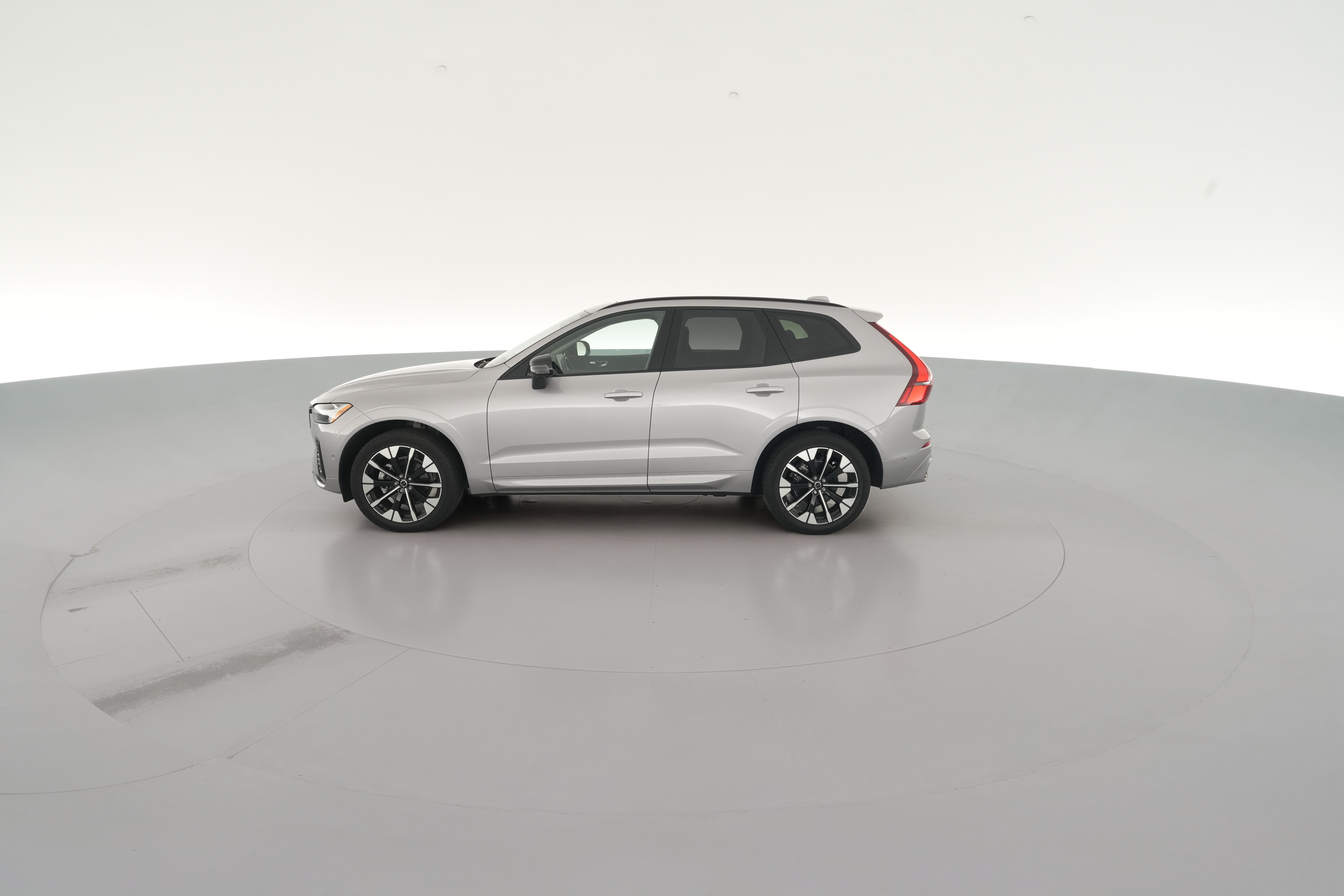 2026 Volvo XC60 Plus - Photo 31