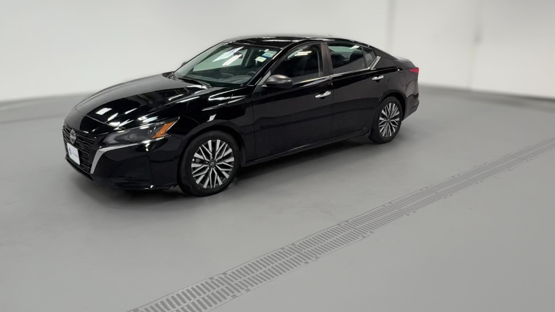 2025 Nissan Altima vehicle photo