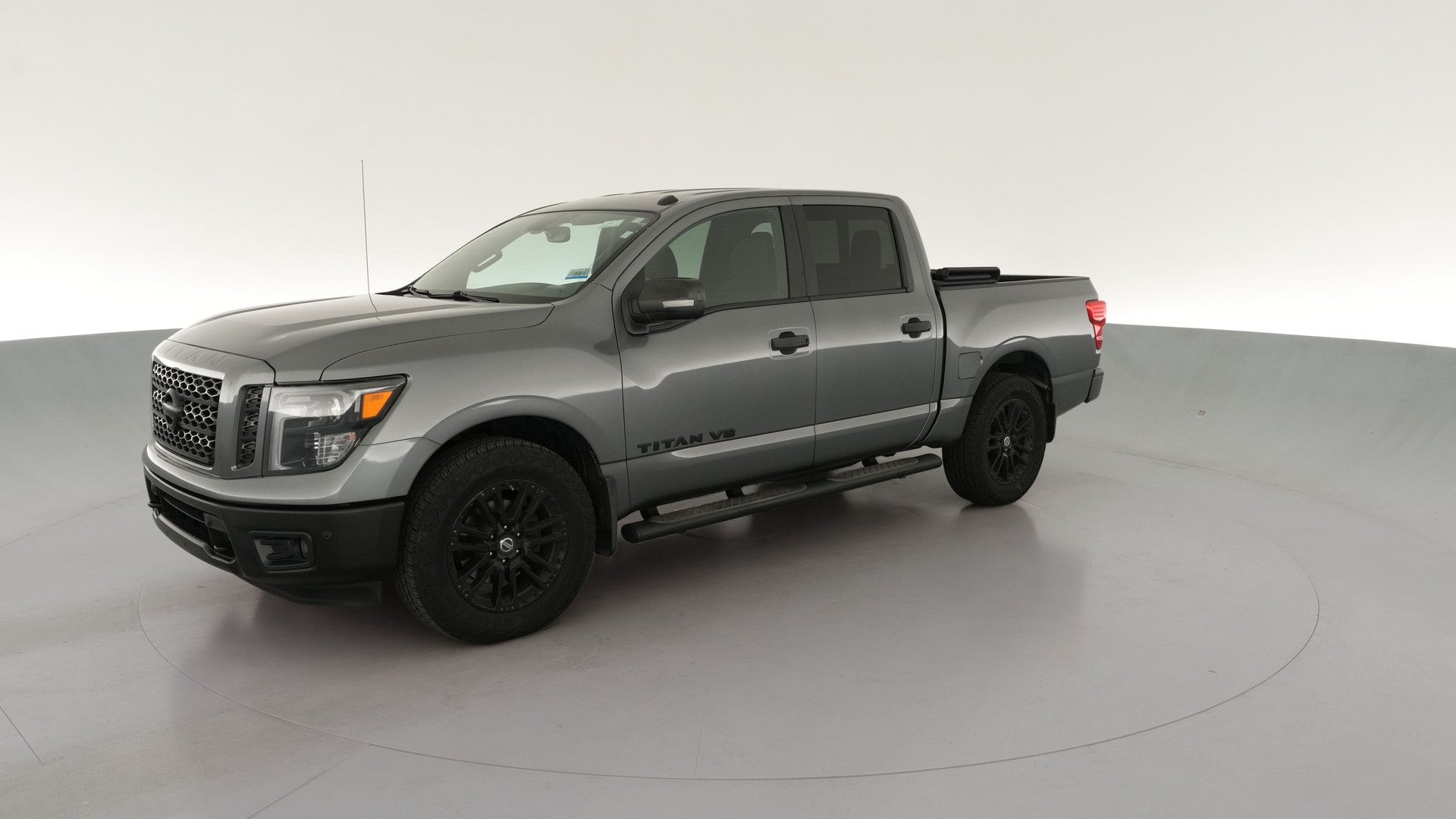 2019 Nissan Titan Crew Cab vehicle photo
