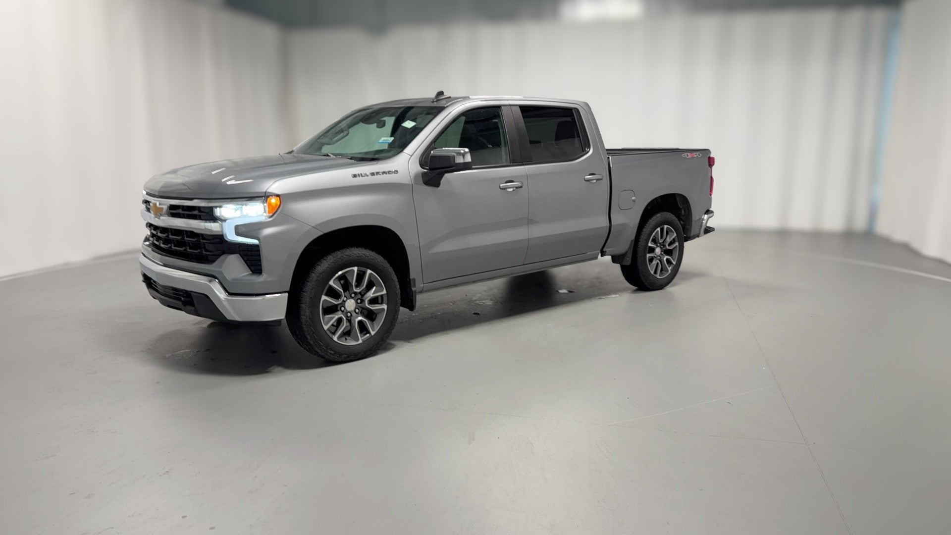2024 Chevrolet Silverado 1500 Crew Cab vehicle photo
