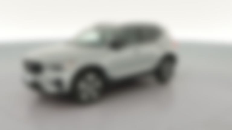 2024 Volvo XC40 vehicle photo