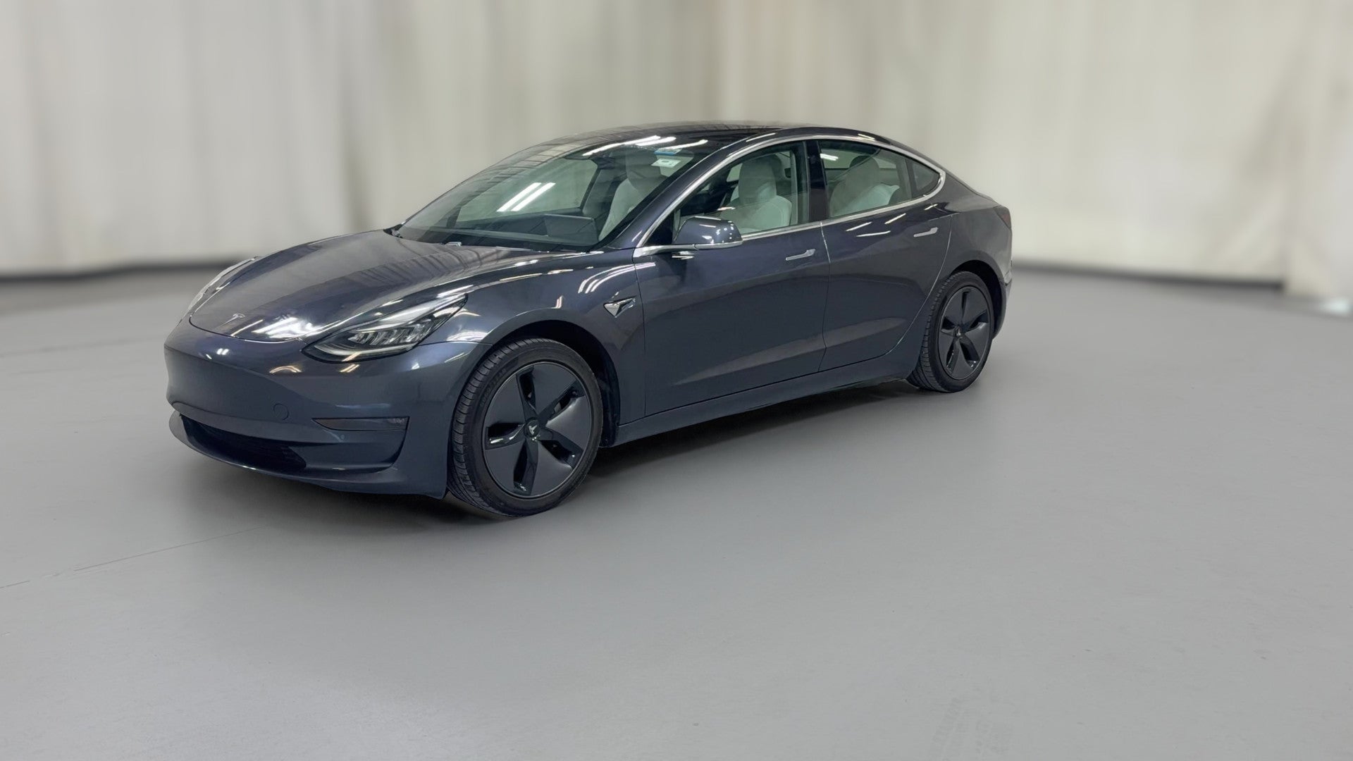 2019 Tesla Model 3 vehicle photo