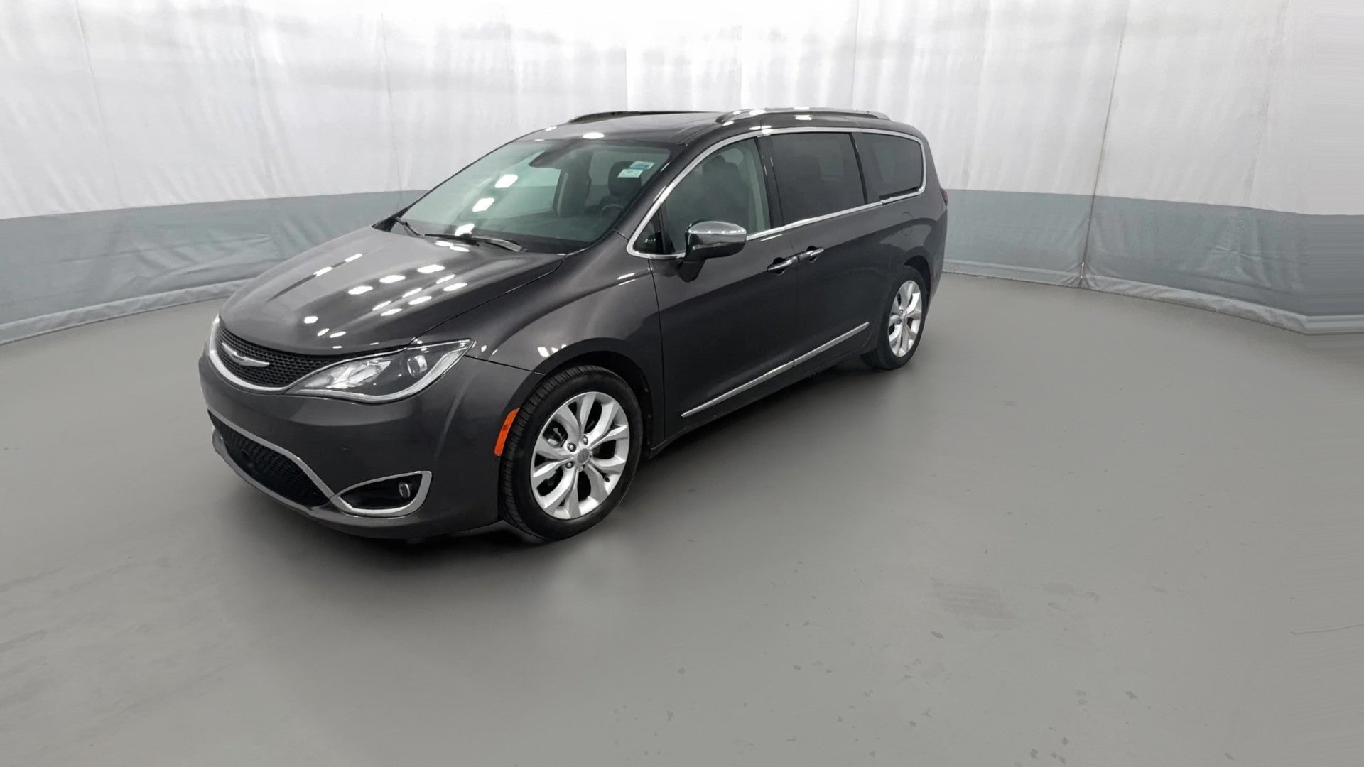 2020 Chrysler Pacifica vehicle photo