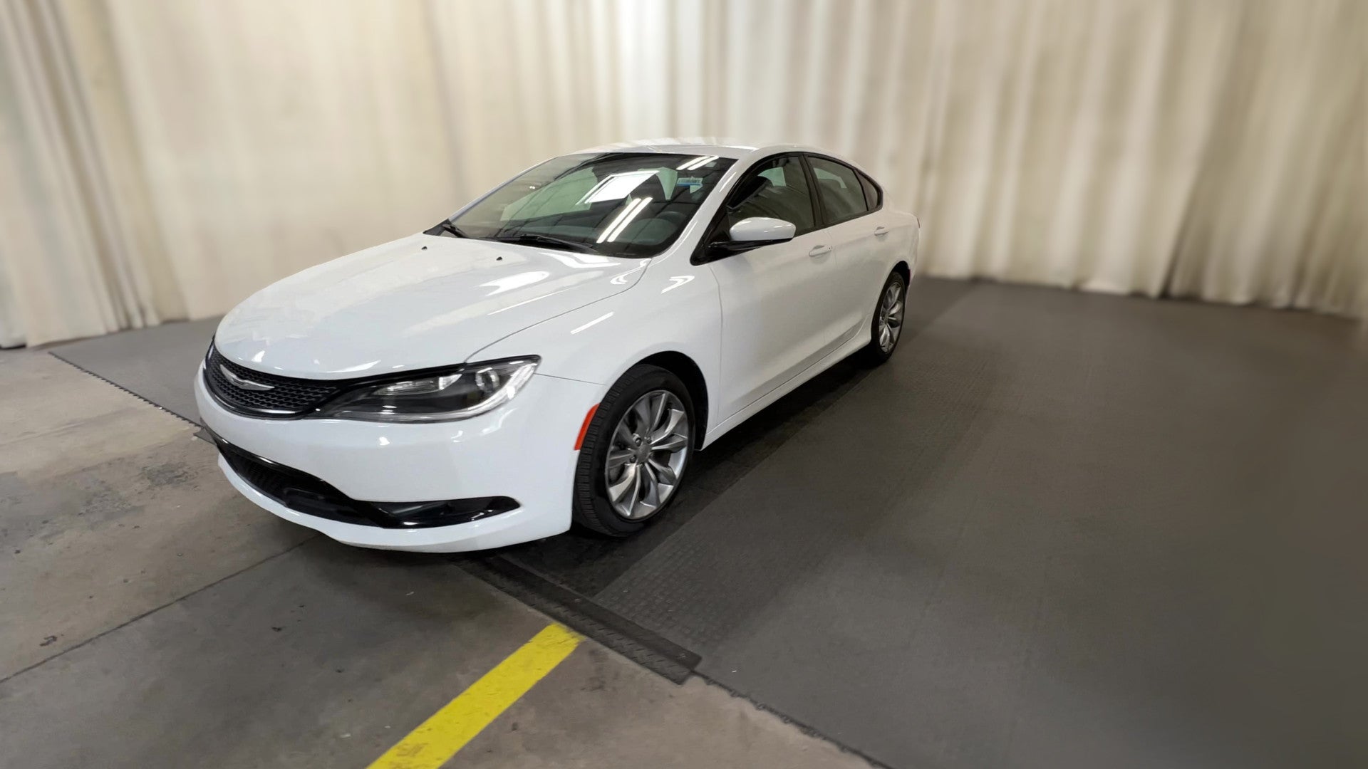 2016 Chrysler 200 vehicle photo
