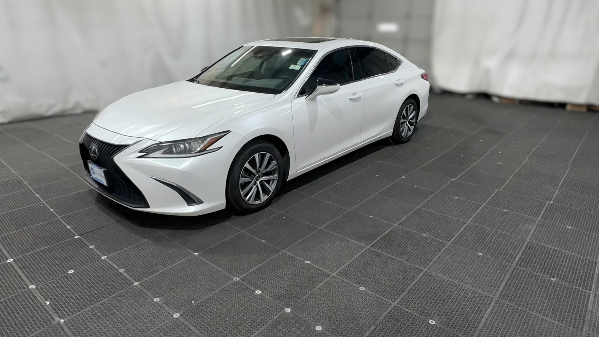 2020 Lexus ES vehicle photo