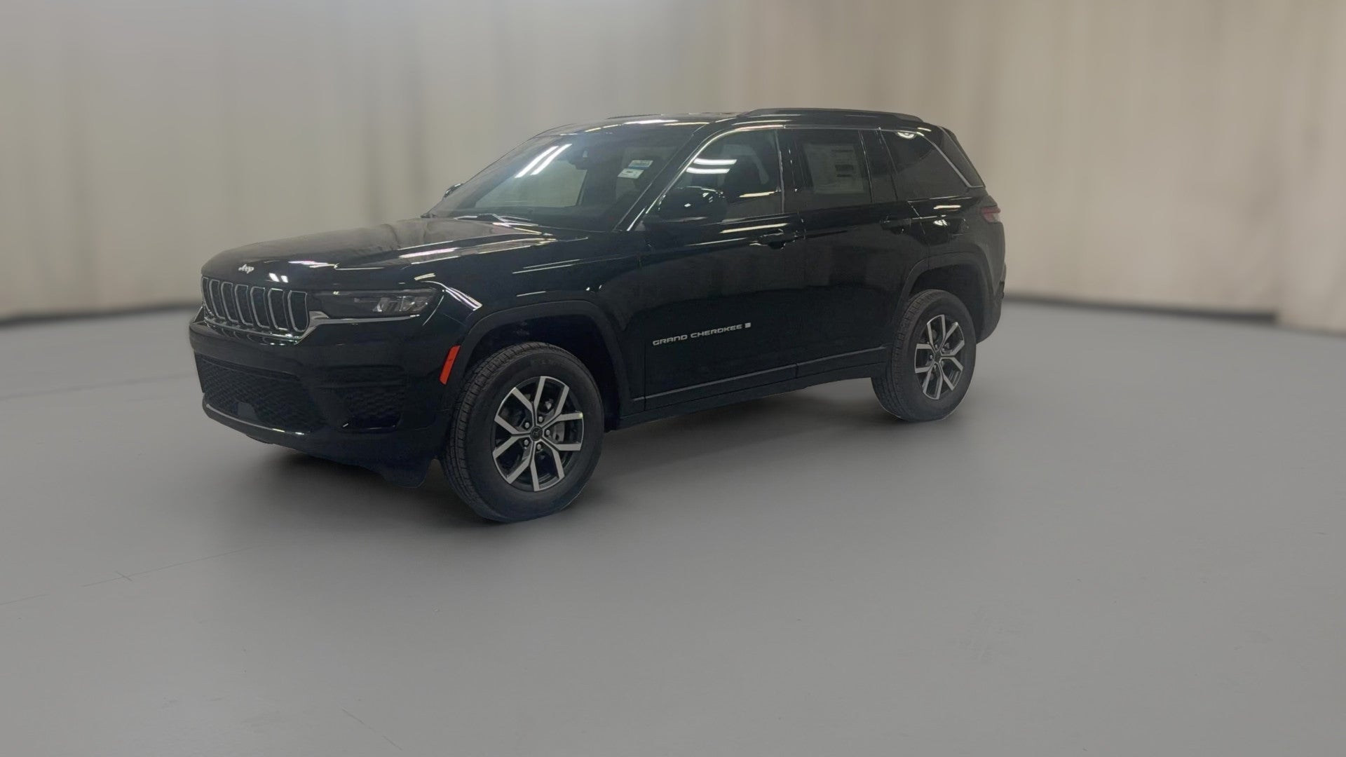 2027 Jeep Grand Cherokee vehicle photo