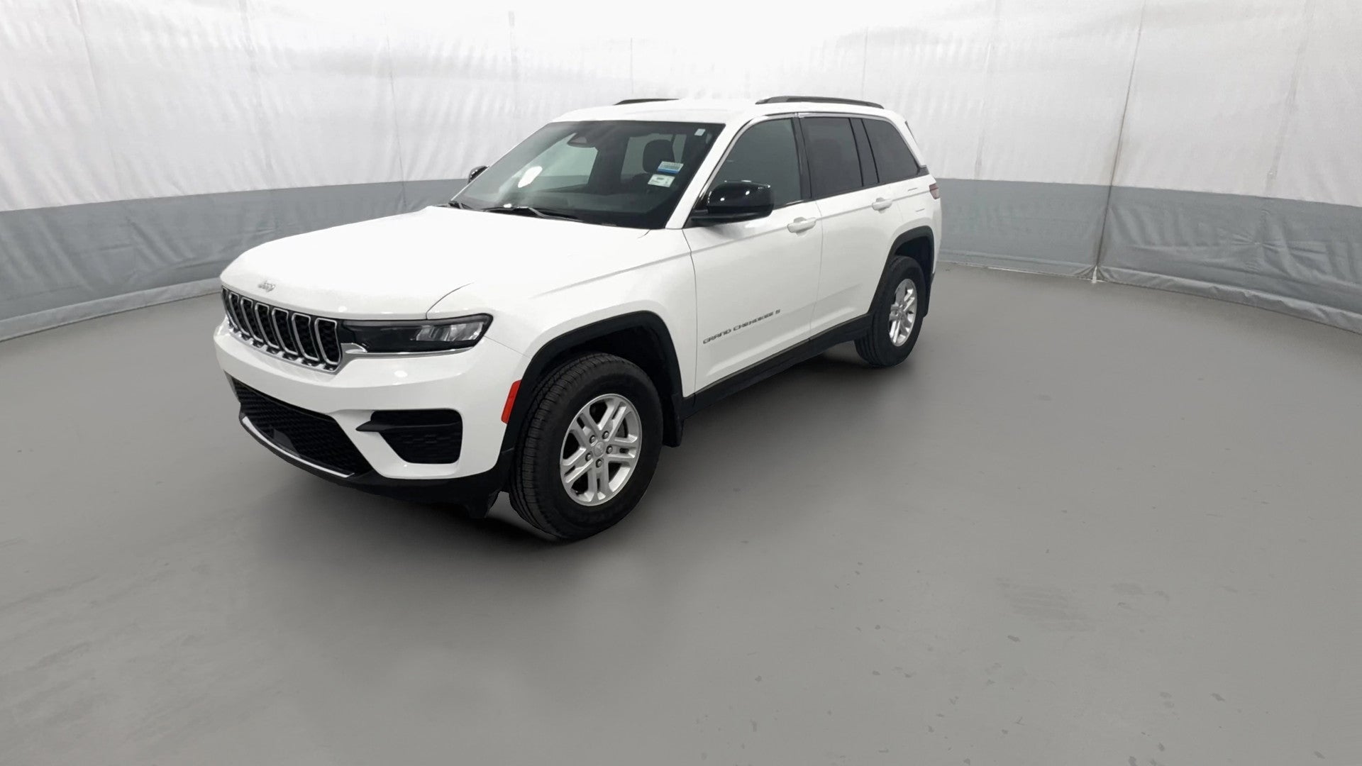 2025 Jeep Grand Cherokee vehicle photo