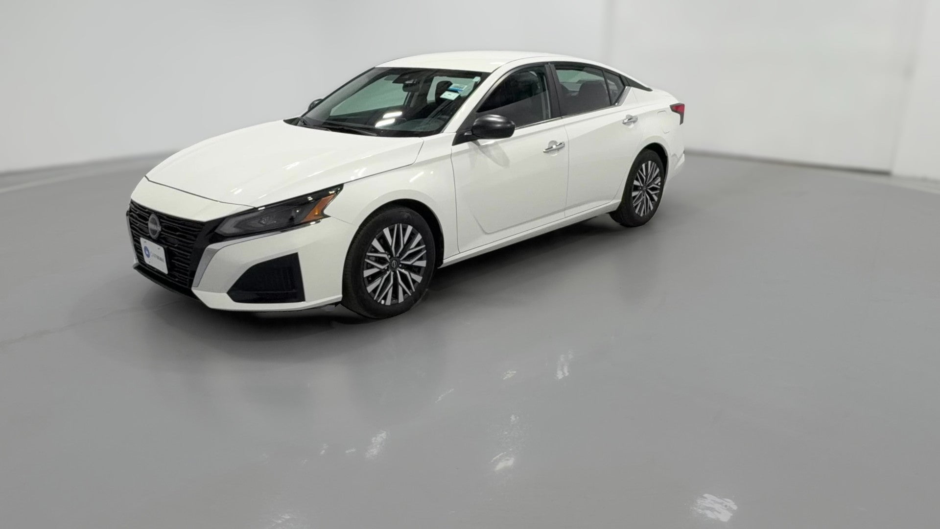2025 Nissan Altima vehicle photo