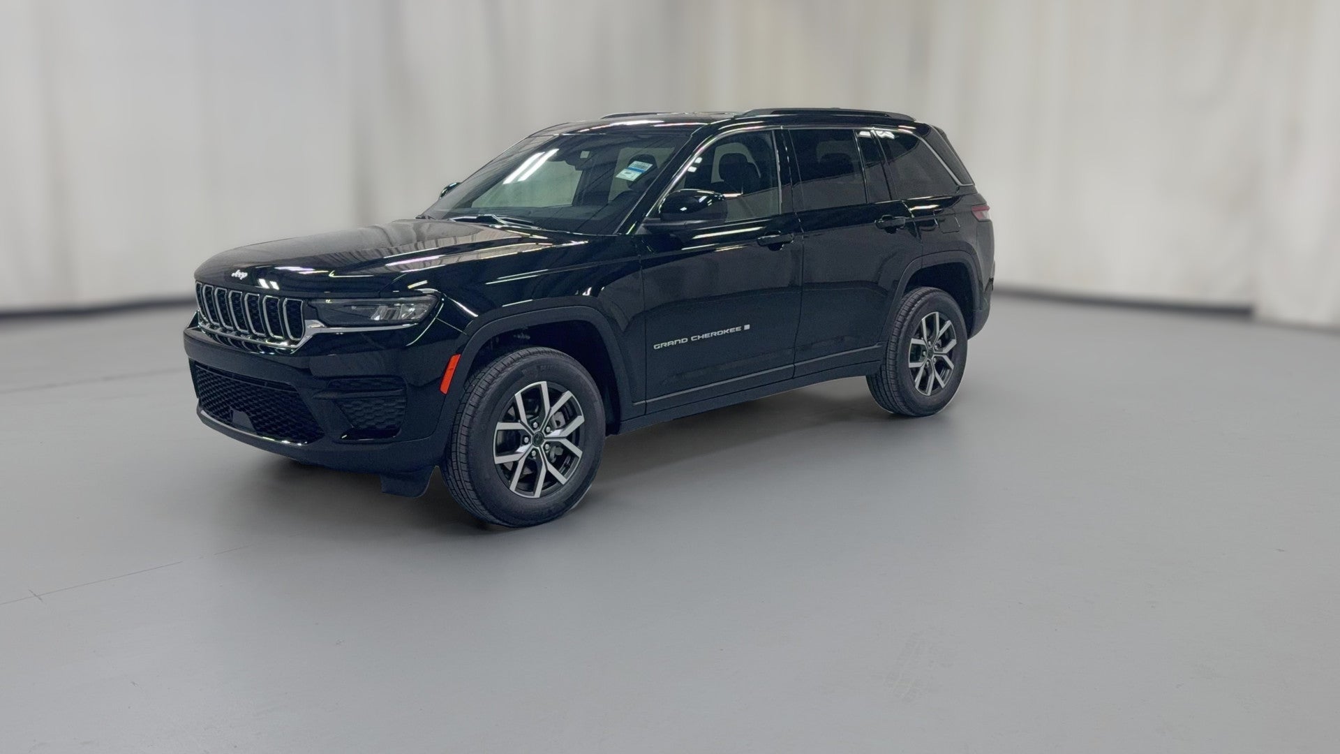 2027 Jeep Grand Cherokee vehicle photo