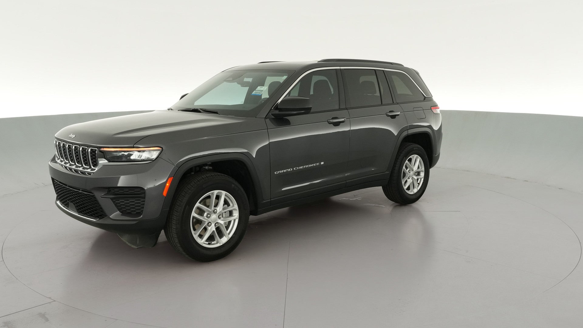 2025 Jeep Grand Cherokee vehicle photo