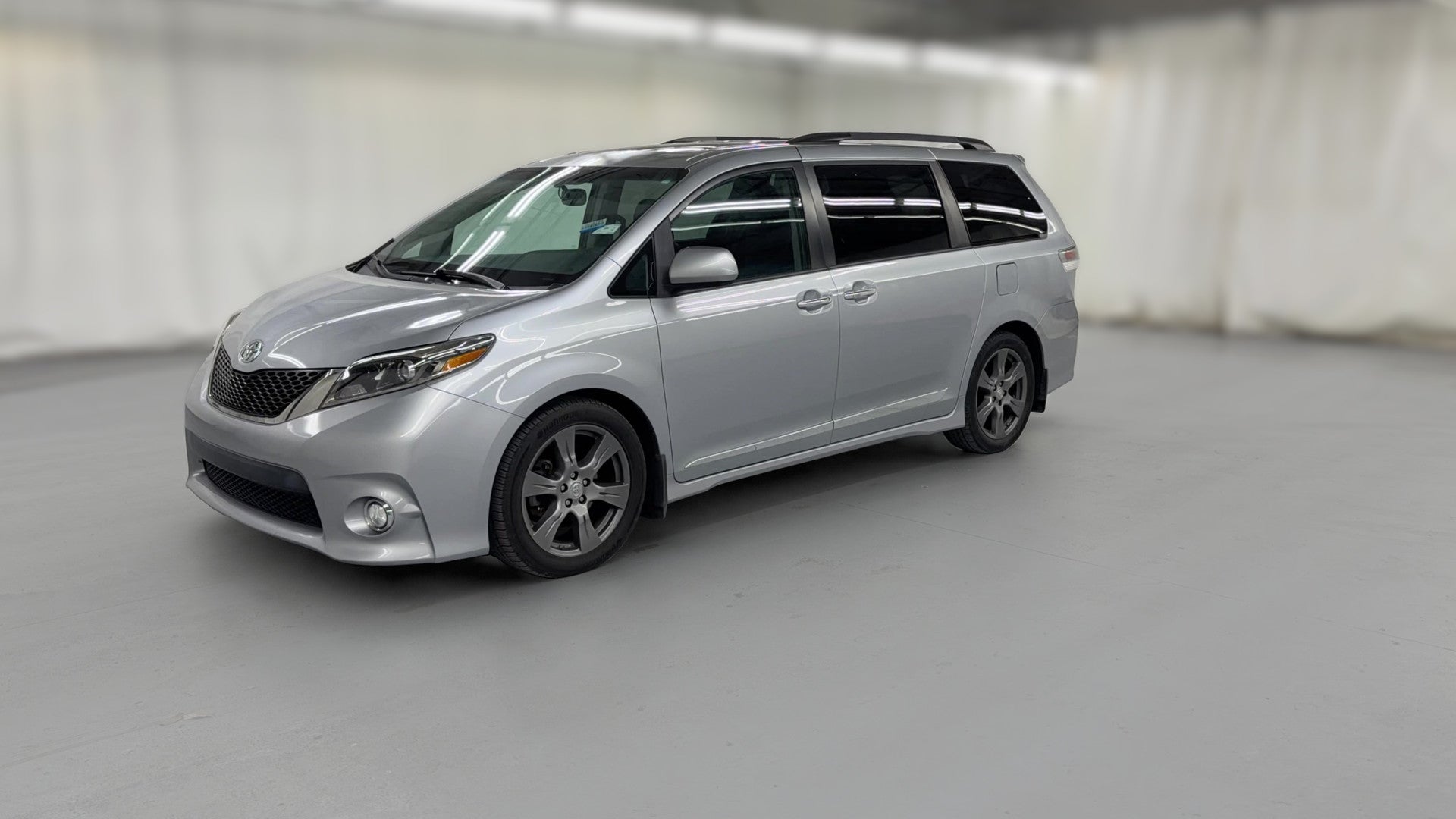 2017 Toyota Sienna vehicle photo