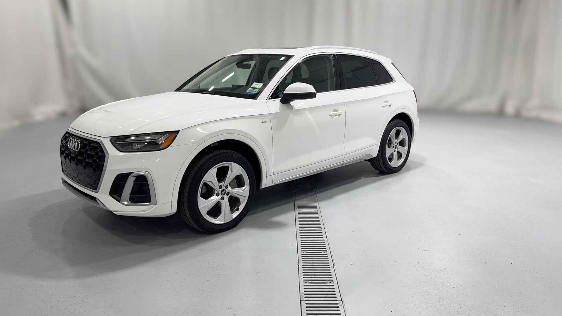 2022 Audi Q5 vehicle photo