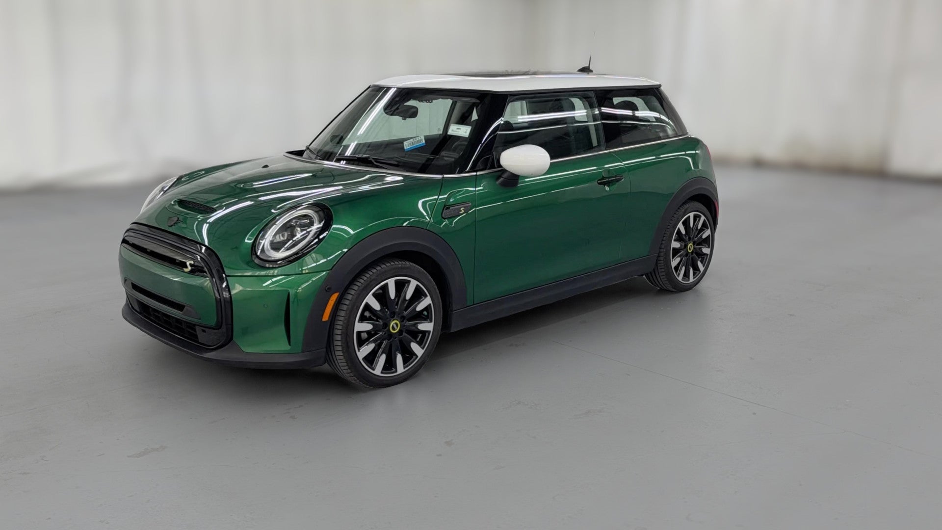 2024 MINI Hardtop 2 Door vehicle photo