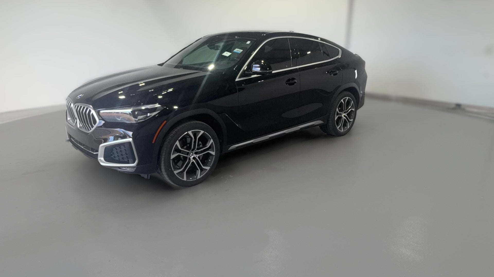2021 BMW X6 vehicle photo