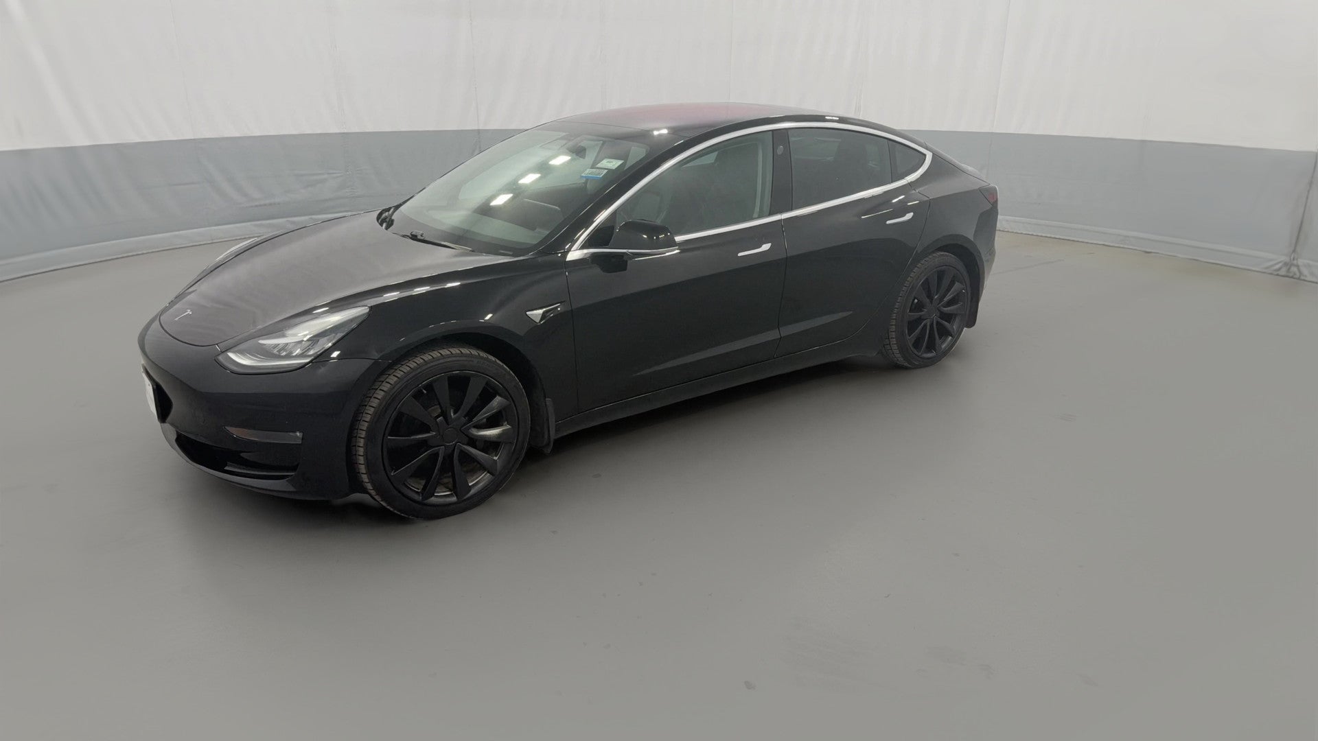 2018 Tesla Model 3 vehicle photo