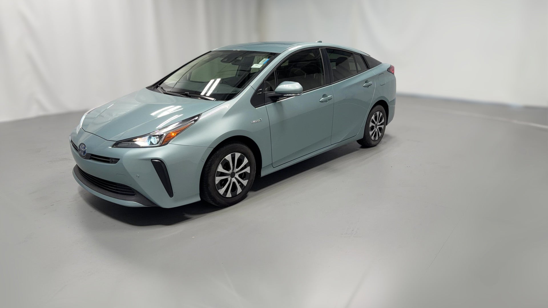 2021 Toyota Prius vehicle photo