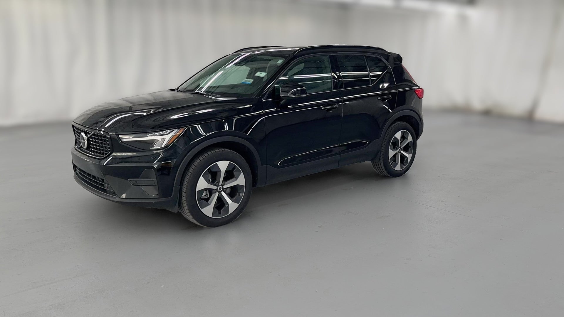 2026 Volvo XC40 vehicle photo