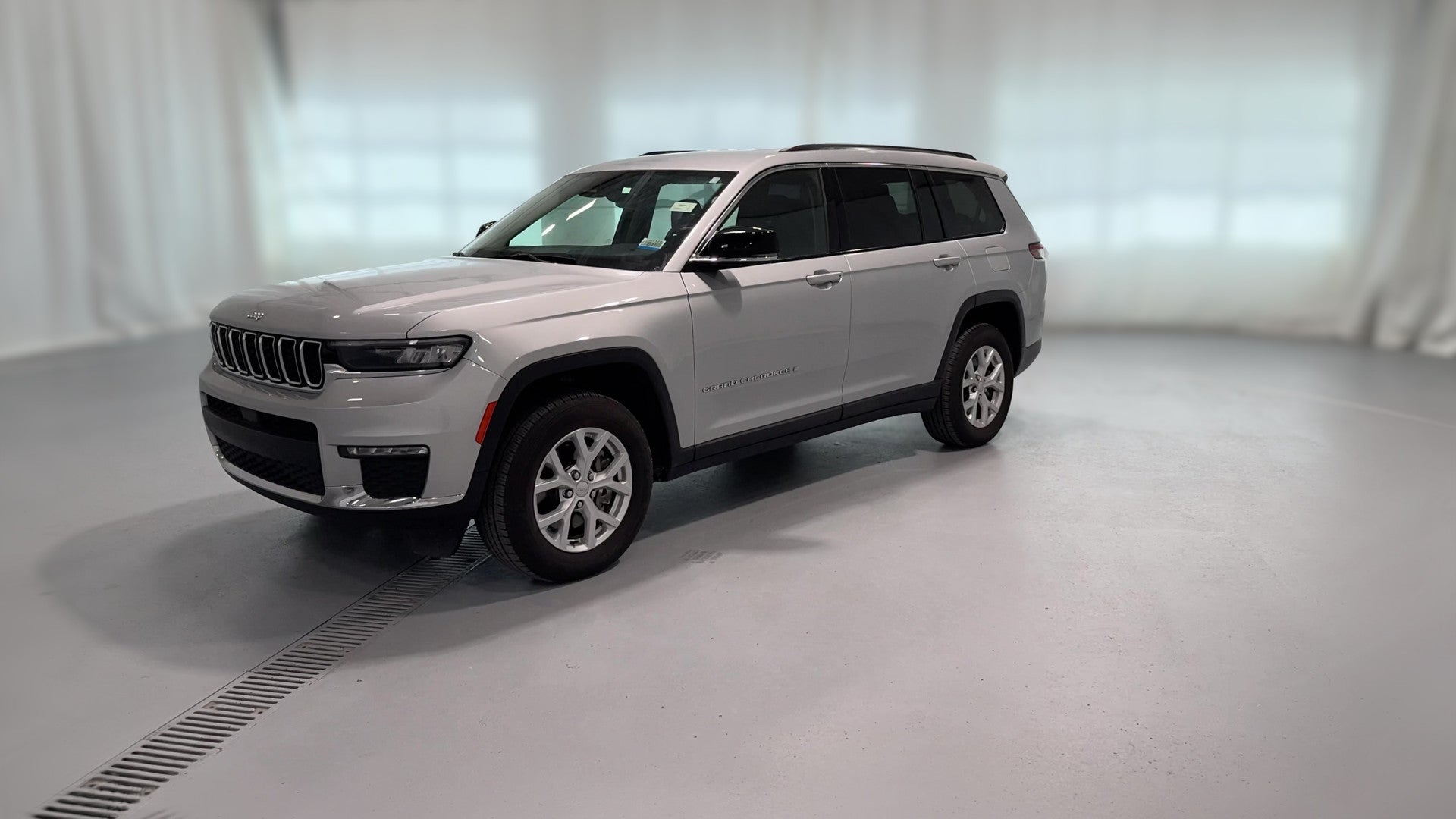 2023 Jeep Grand Cherokee L vehicle photo