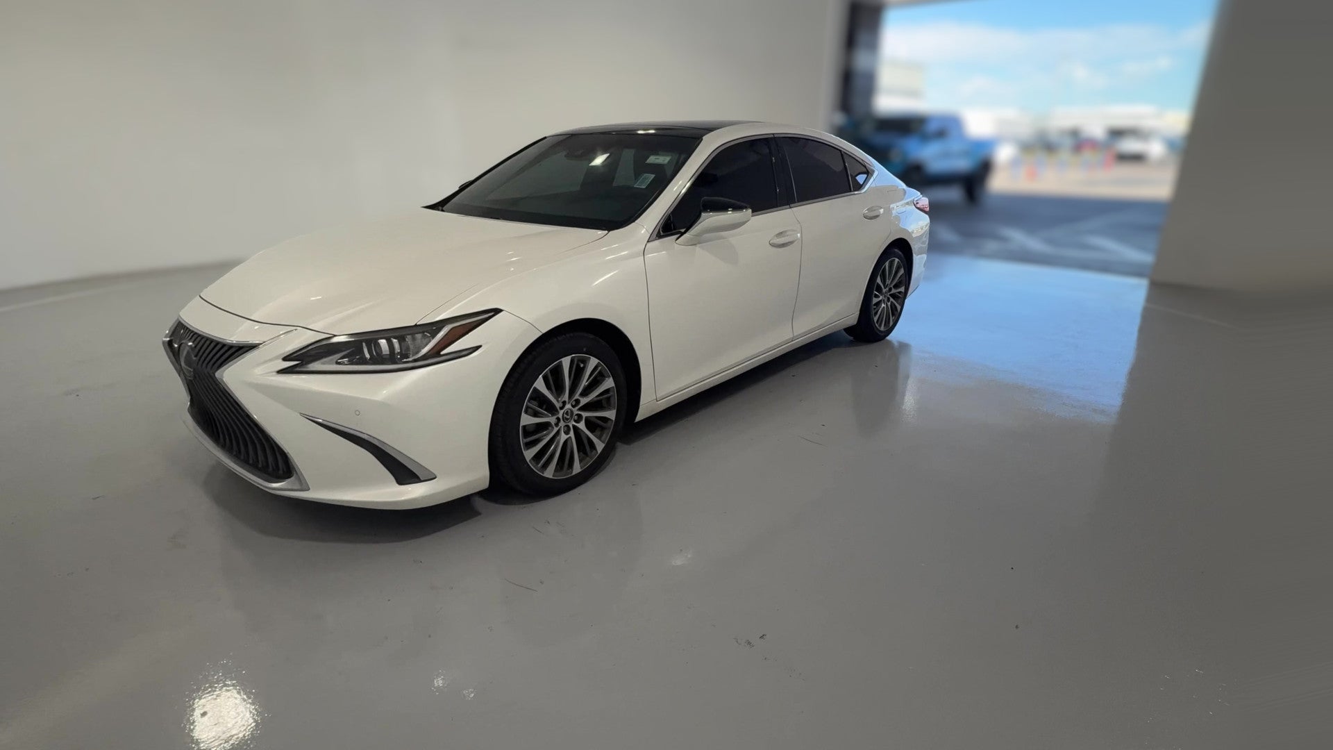 2019 Lexus ES vehicle photo