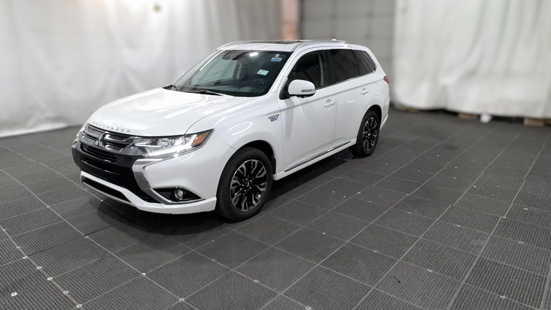 2018 Mitsubishi Outlander PHEV vehicle photo