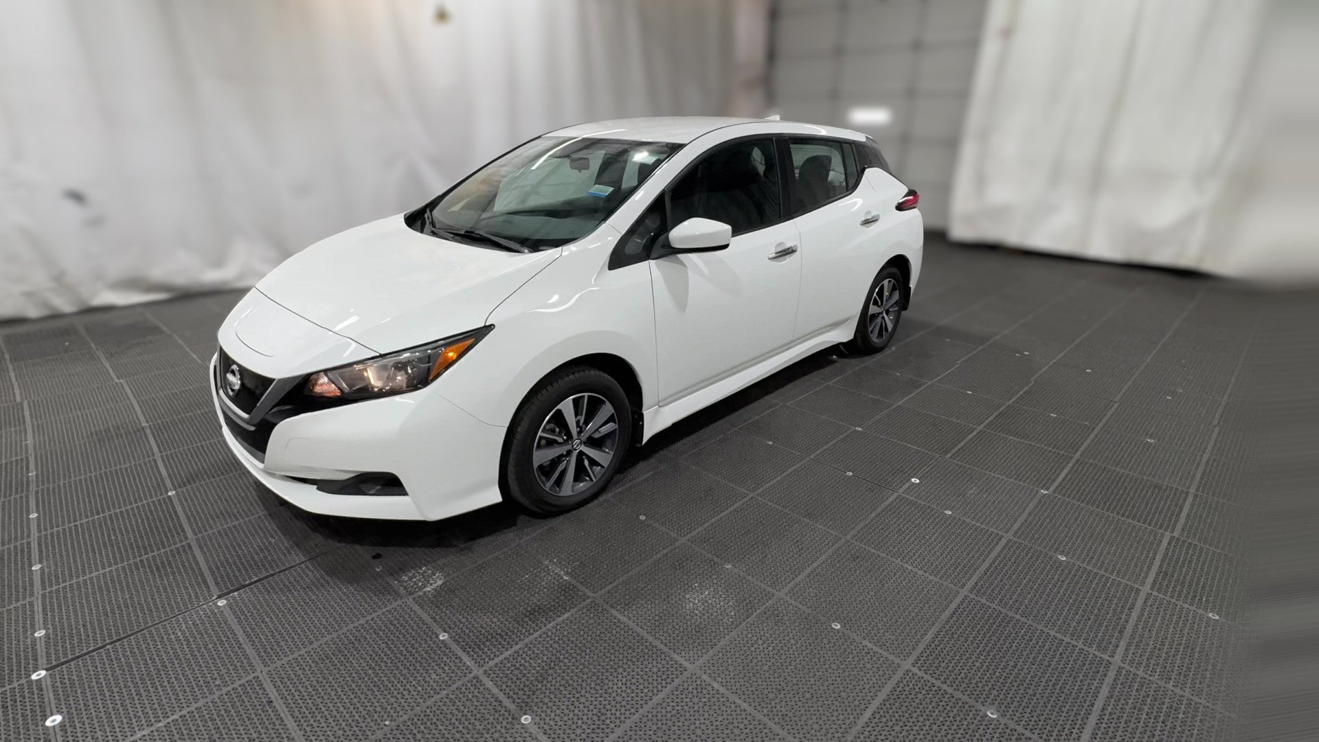 2022 Nissan LEAF vehicle photo