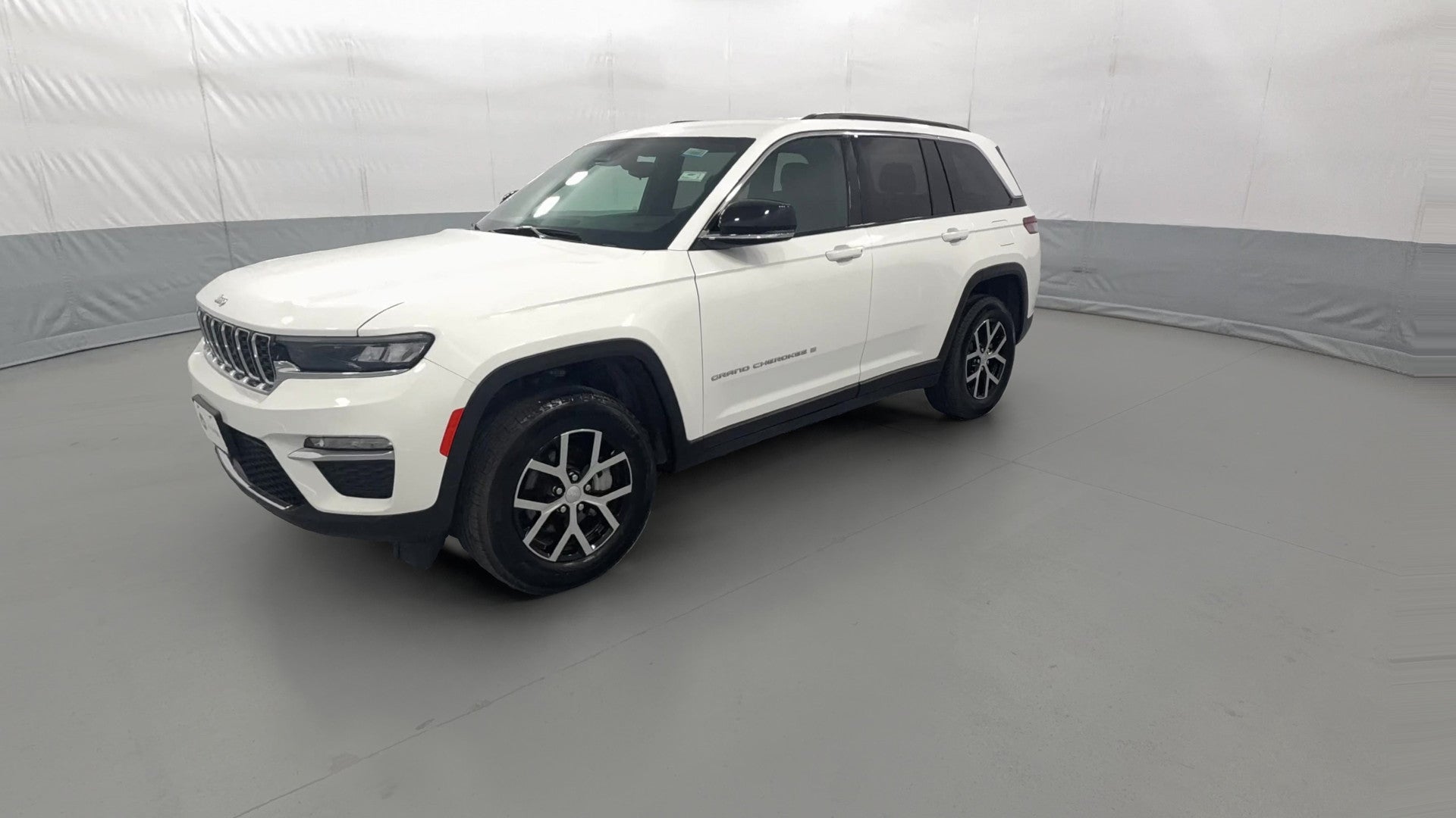 2024 Jeep Grand Cherokee vehicle photo