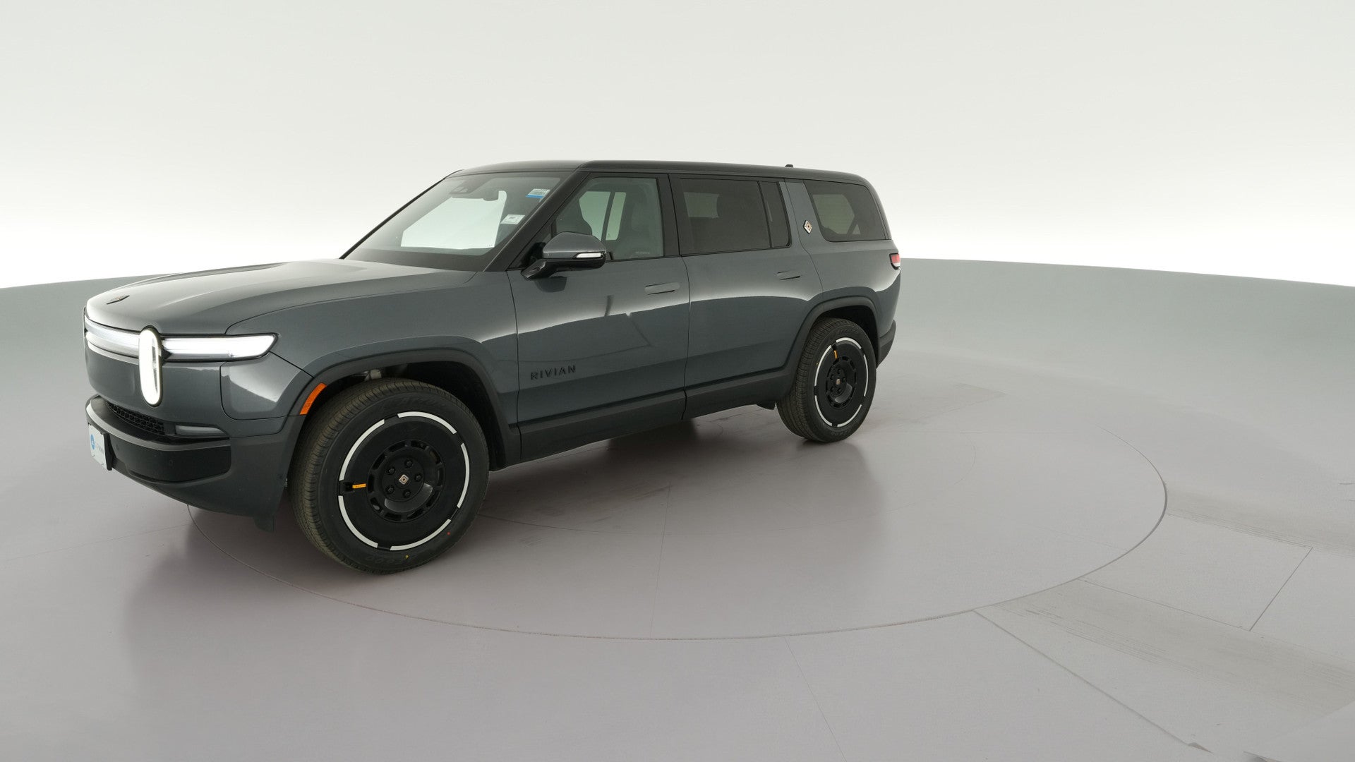 2025 Rivian R1S vehicle photo