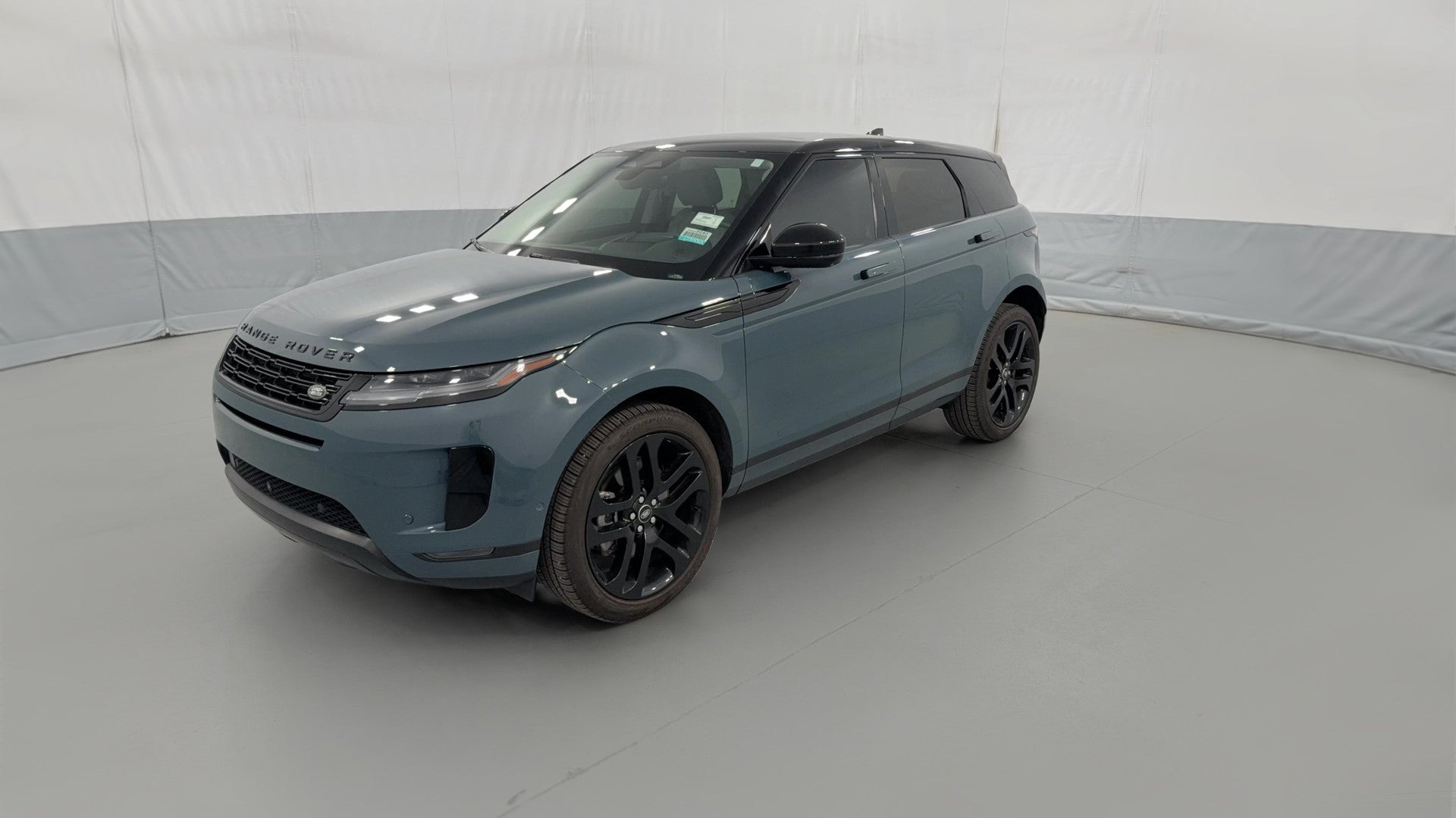 2024 Land Rover Range Rover Evoque vehicle photo