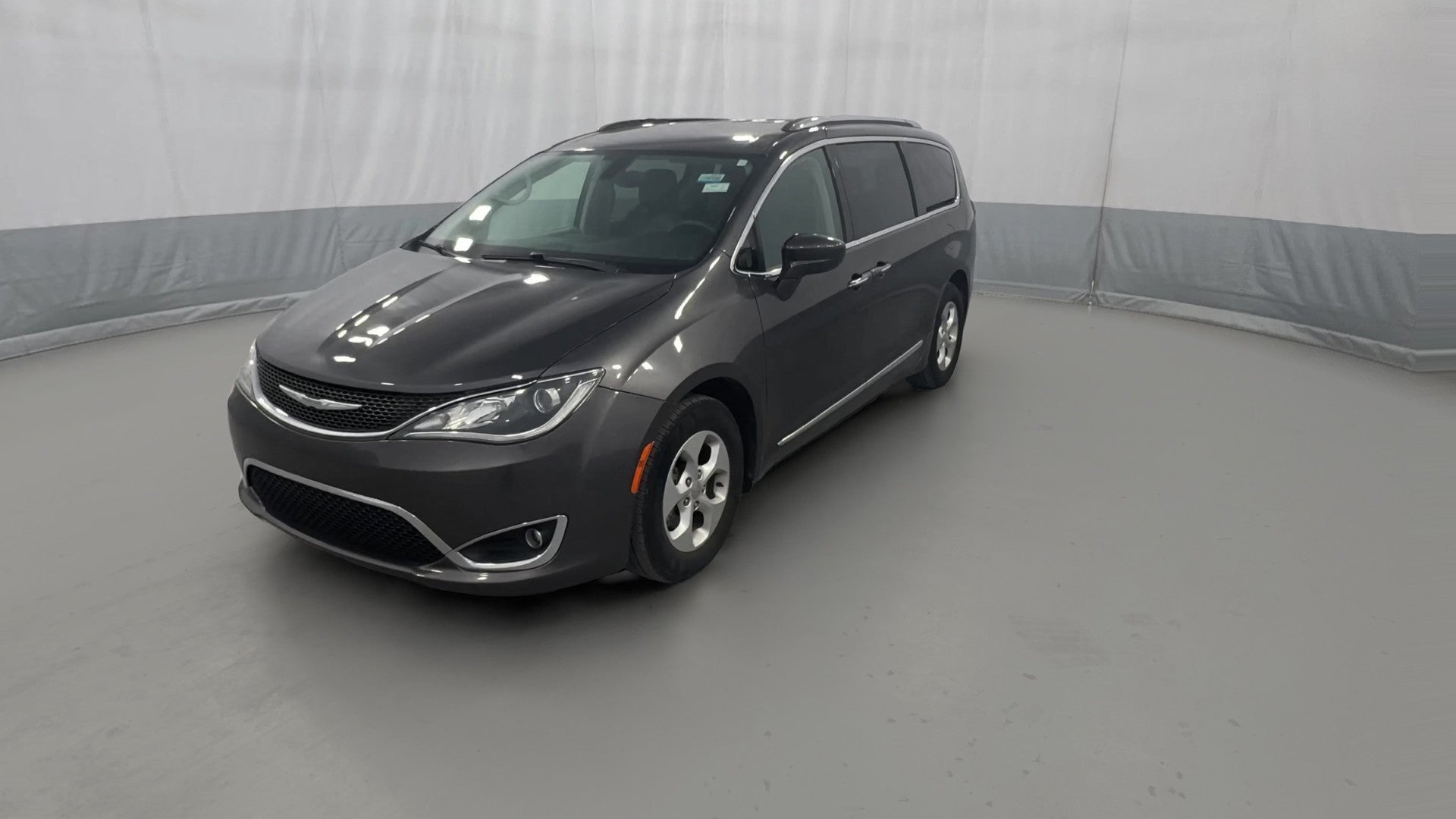 2017 Chrysler Pacifica vehicle photo