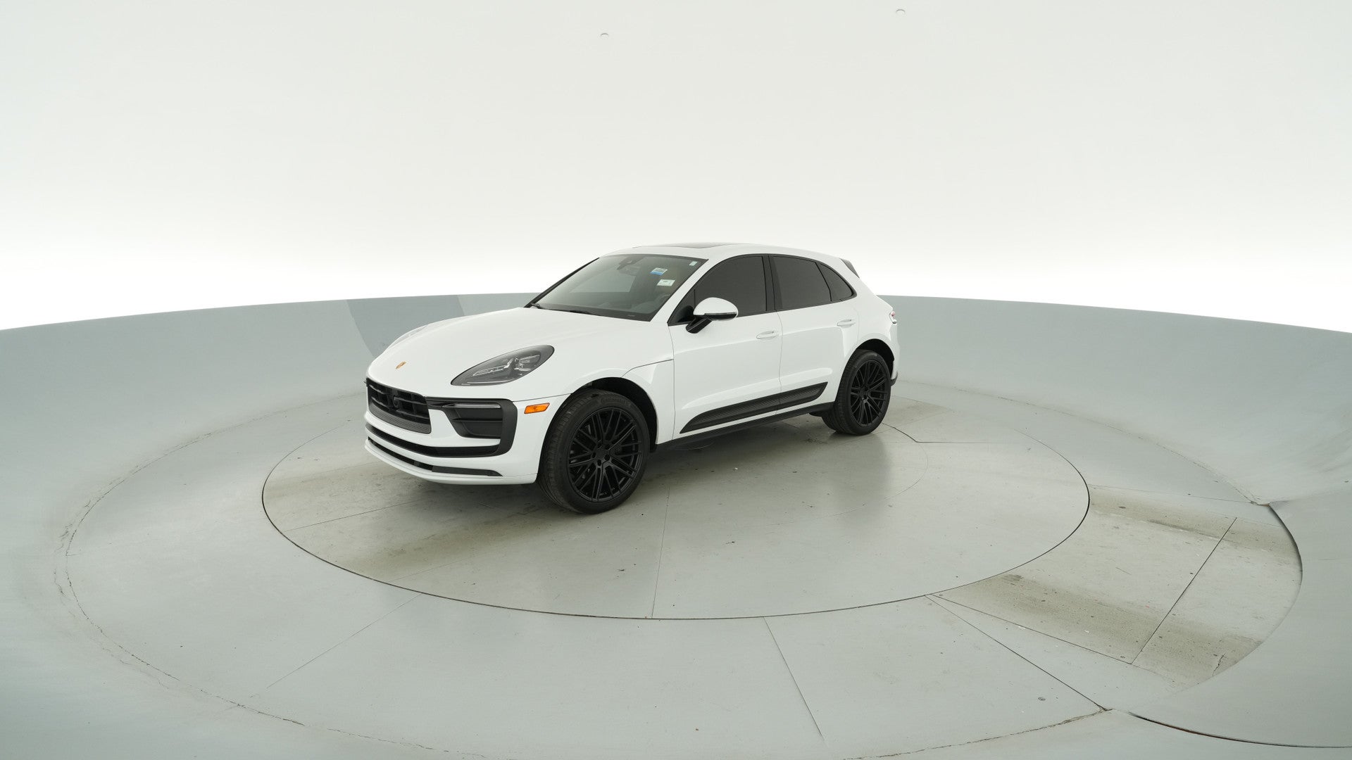 2024 Porsche Macan vehicle photo