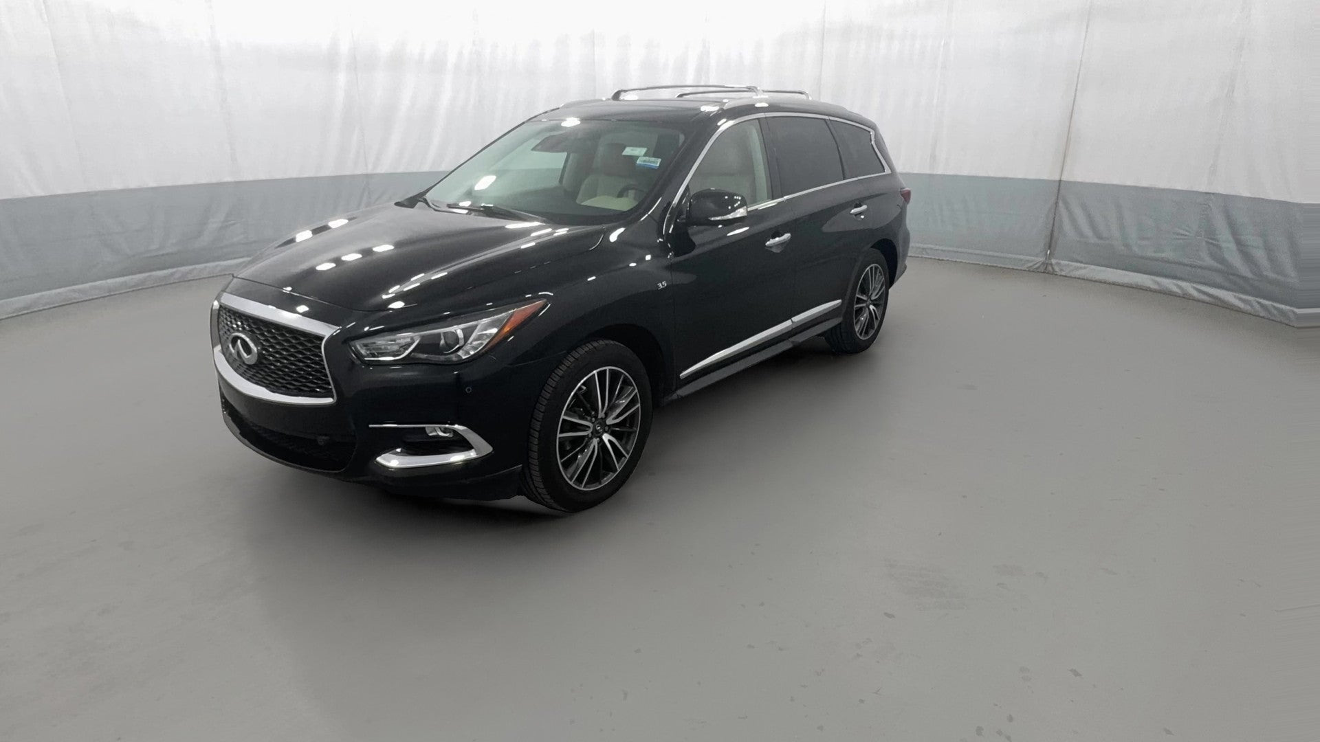 2018 INFINITI QX60 vehicle photo
