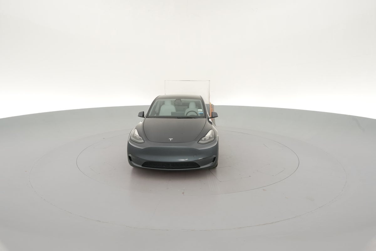 2021 Tesla Model Y Performance All-Wheel Drive in Midnight Silver Metallic — 360° view 1