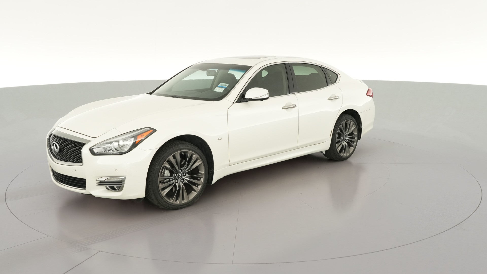 2016 INFINITI Q70 vehicle photo