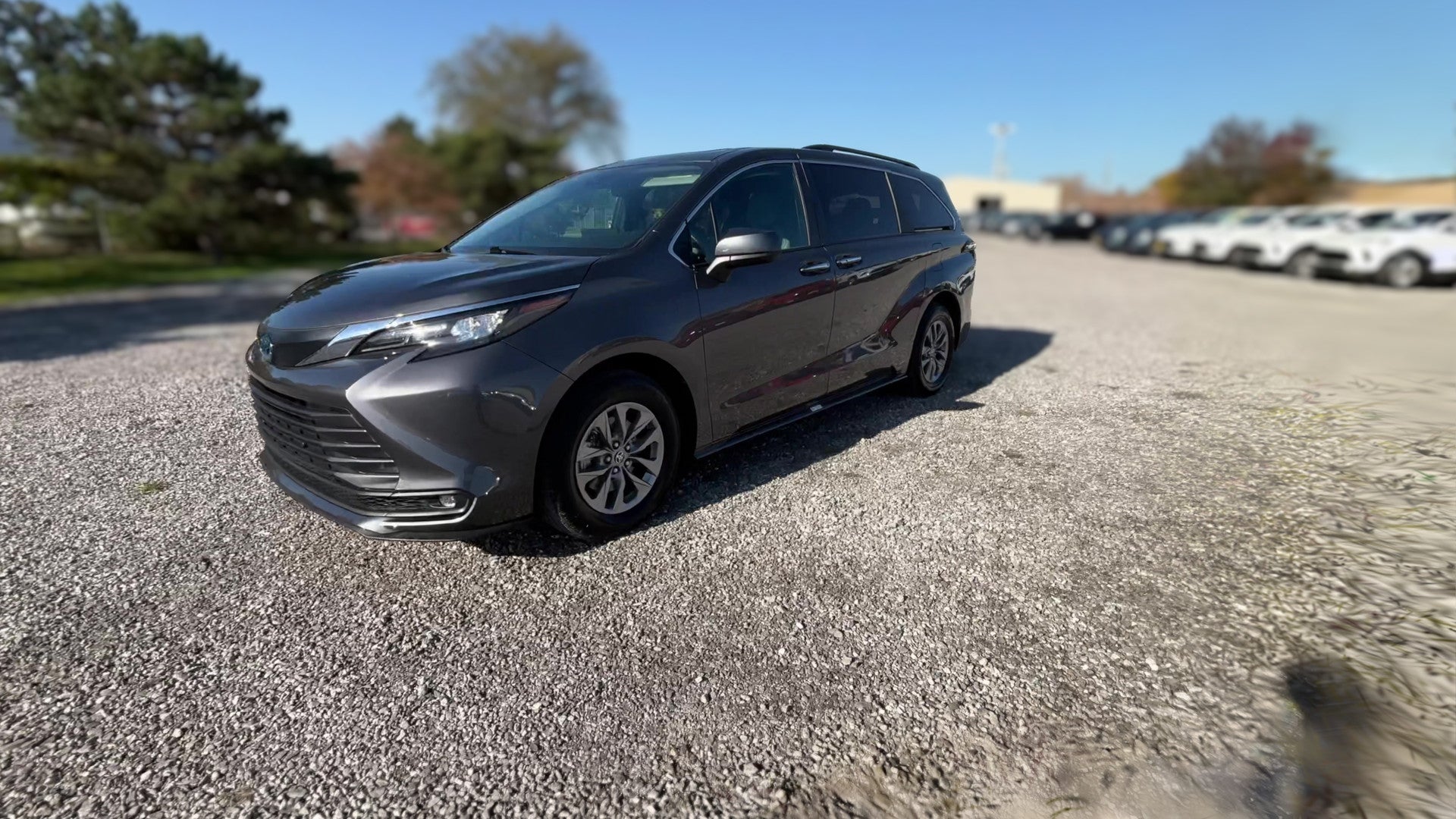 2025 Toyota Sienna vehicle photo