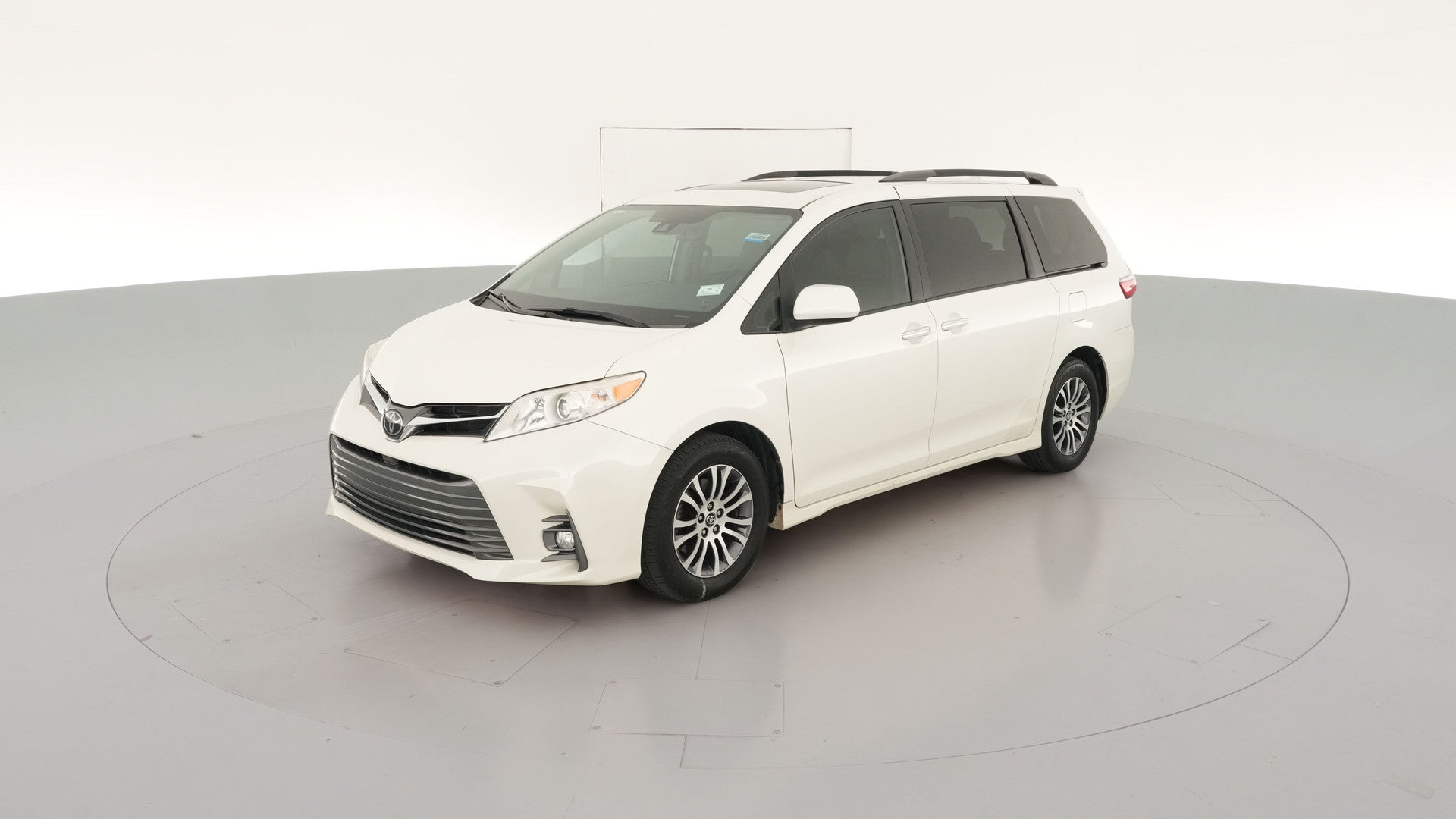 2019 Toyota Sienna vehicle photo