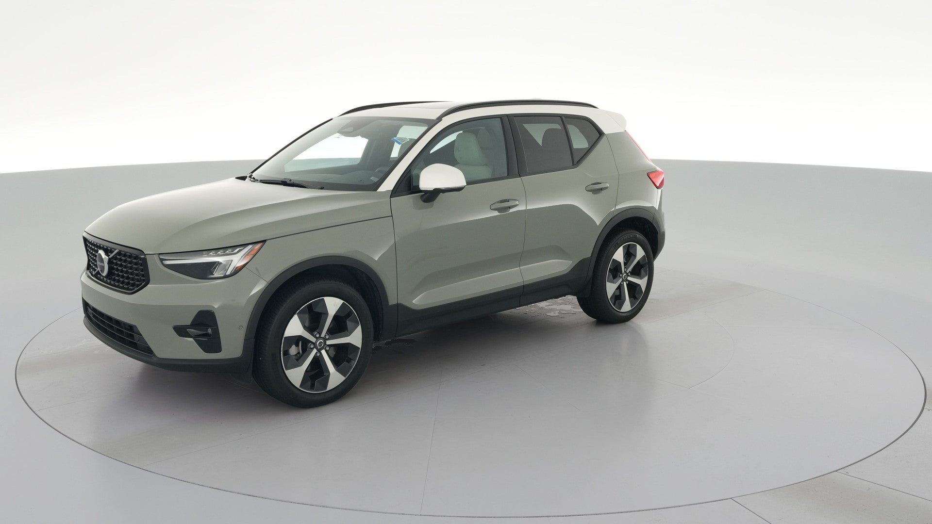 2024 Volvo XC40 vehicle photo