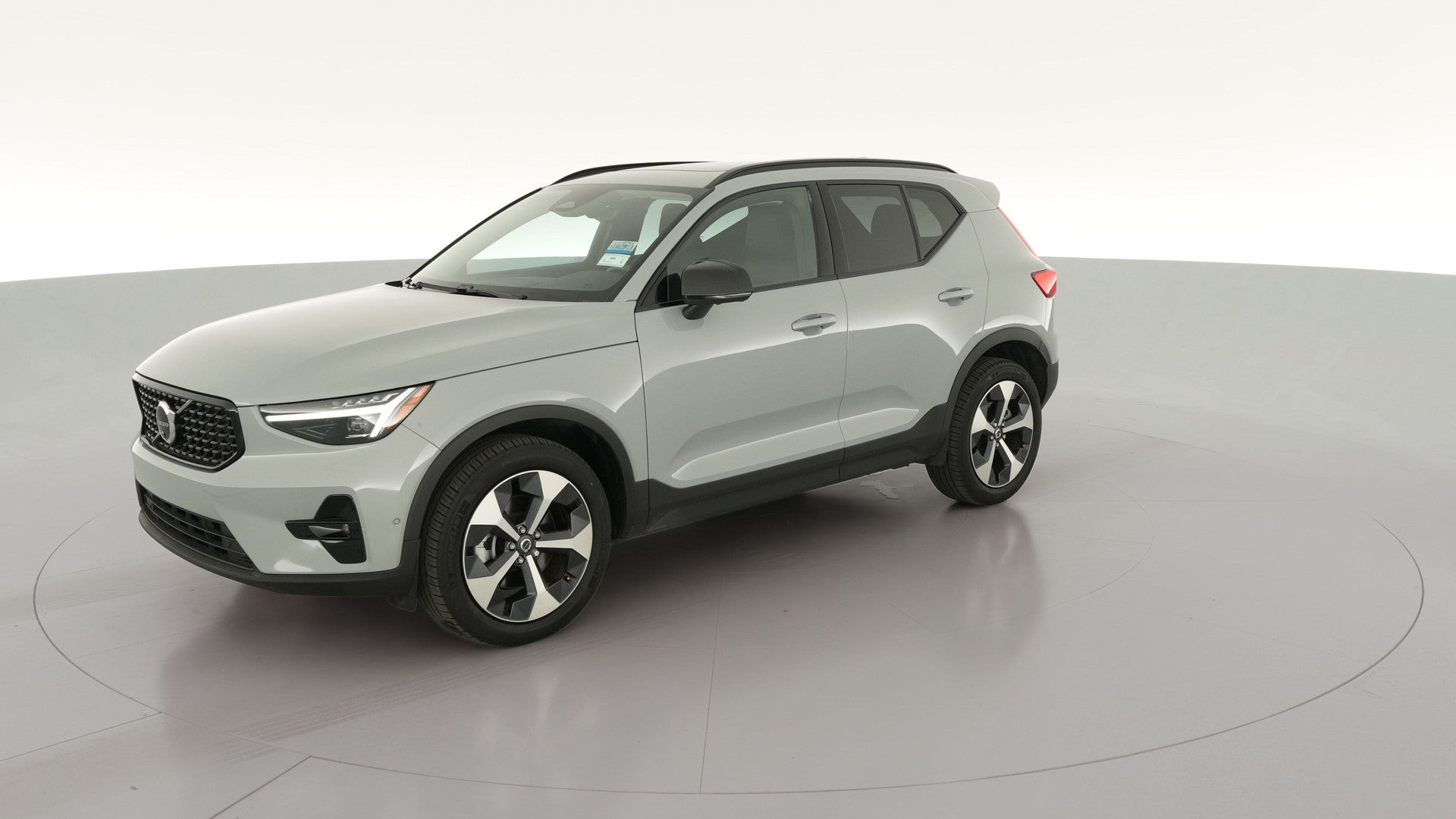 2026 Volvo XC40 vehicle photo